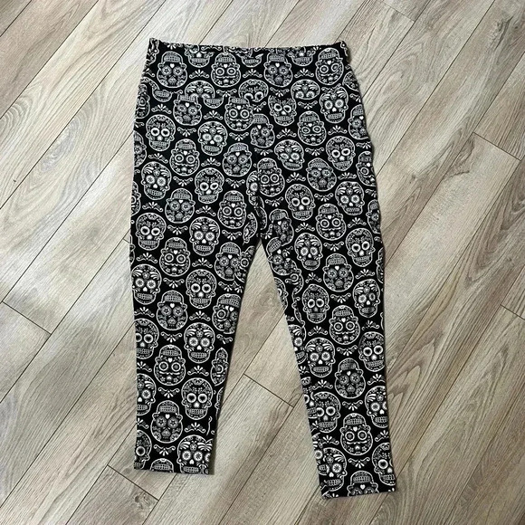 Terra & Sky Pants - Terra & Sky 1X (16-18) Skull Capri Legging